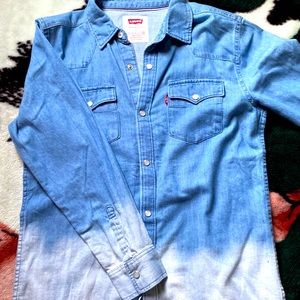 This is a long Levi’s button down blue- white L